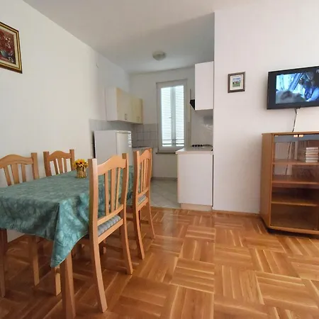 Horvat Apartment *